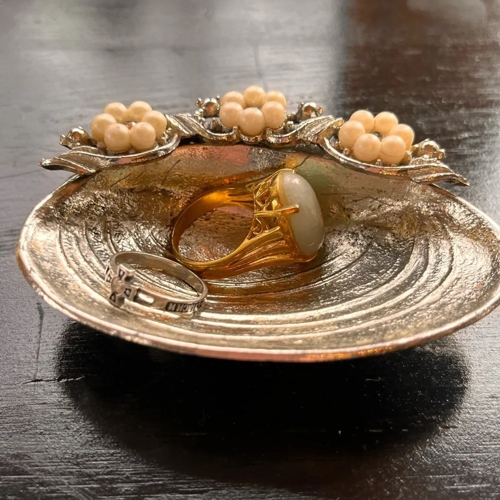 Faux Pearl Rhinestone Clam Shell Seashell Trinket Dish Beach Ocean Decor